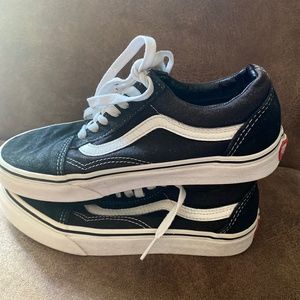 Vans tennis shoes size 4